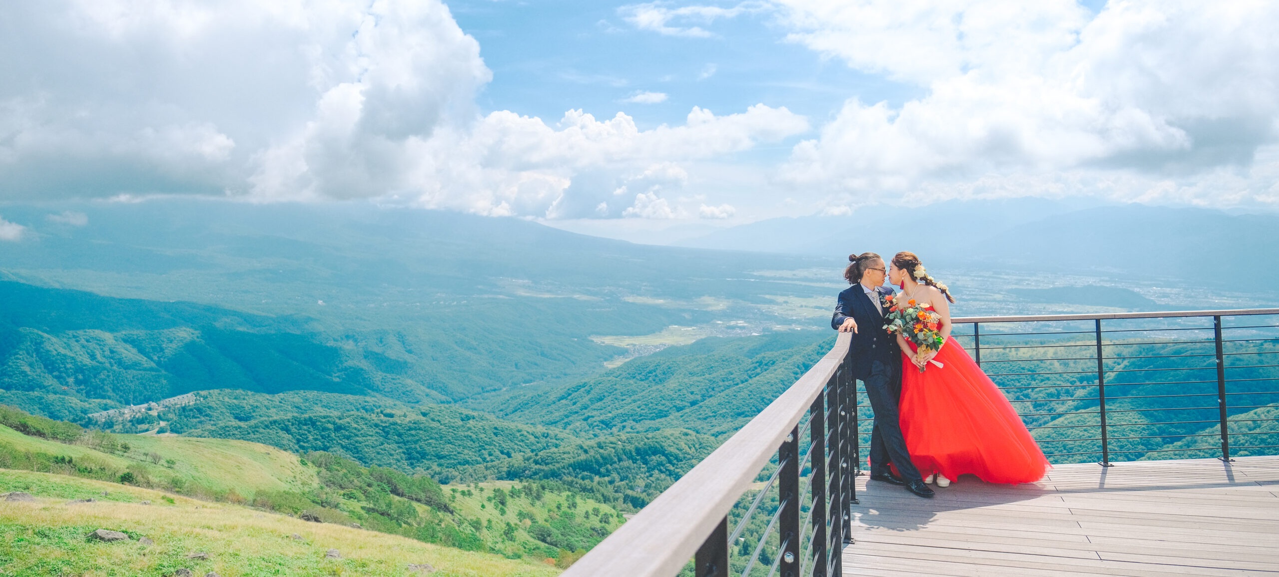 フィッティング・衣装合わせの様子｜Photo Wedding PURA